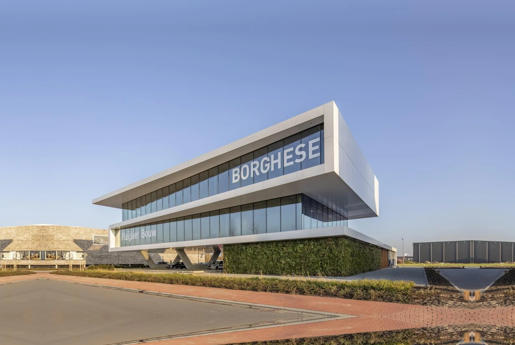 Pleijsier Bouw & Borghese, Nijkerk — white Q-BASIC façade